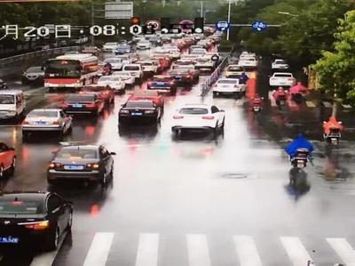 嘉兴入梅第一天 雨还好但是车祸有点多