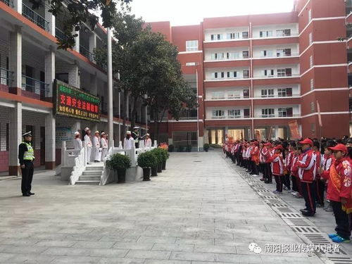 市第三十二小学 开展 警校共建 交警送法进校园活动